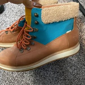 TOM’s winter multi color boot. Like new. Size 9.5. Needs standard shining!